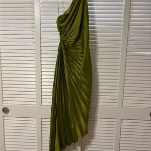 Elegant Green Pleated Dress